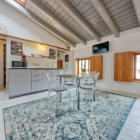 Charming Near Station! Vicenza